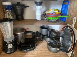 a kitchen counter with pots and pans and a blender at Apartamento em Ilhéus próximo as Praias in Ilhéus