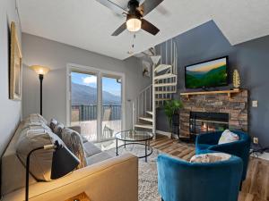 Et opholdsområde på Smoky Sunrise Getaway - Deer Ridge Mountain Resort C305