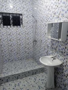 Ένα μπάνιο στο Hotel Lily +12 φωτογραφίες