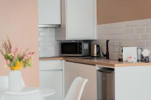 Kuchyň nebo kuchyňský kout v ubytování Primeiro Quartel Apartments - 3 + 13 fotografií