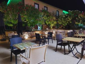 Fotografie z fotogalerie ubytování Hotel Restaurant Les Chataigniers v destinaci Privas