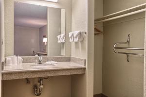 Cathedral Hill Hotel tesisinde bir banyo