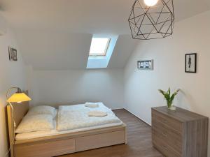 Postel nebo postele na pokoji v ubytování Apartmany Dolni Dunajovice