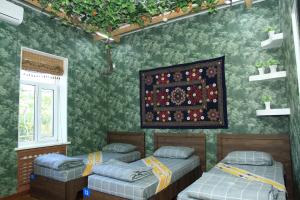 Ένα ή περισσότερα κρεβάτια σε δωμάτιο στο Yellow Hostel Dushanbe