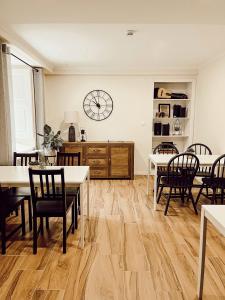 a living room with wooden floors and a clock on the wall at Quinta Costa da Estrela in Gouveia