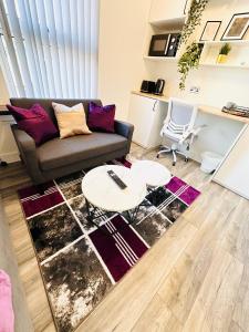 Posedenie v ubytovaní R3 - Newly renovated luxury Private En-Suite Room in Harborne Park Road - Birmingham