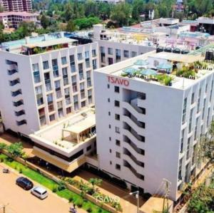 un gran edificio blanco con la palabra tsmo en él en Blissful Cozy studio apartment with the pool, en Nairobi