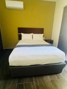 Giường trong phòng chung tại REGMAR Progreso Yucatán