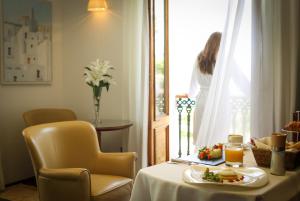 Comida no hotel ou em algum lugar perto