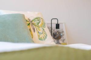 Katil atau katil-katil dalam bilik di Olive Tree Apartment - Klimatyzacja - Air conditioning-self-check-in