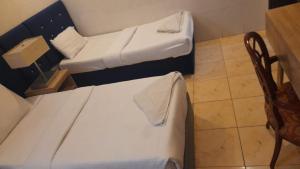Postel nebo postele na pokoji v ubytování Trans World Hotel