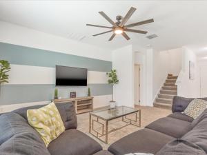 Χώρος καθιστικού στο 6BR w Heated Pool + 9MI to Disney + Sleeps 14