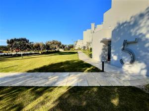 Zahrada ubytování Experience Unrivalled Luxury at Emerald Greens Your Exclusive Retreat in the Heart of San Roque Club Resort