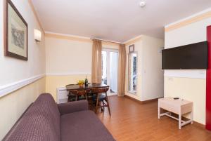 TV a/nebo společenská místnost v ubytování Amadria Park Apartments Šibenik