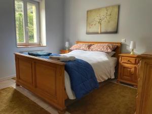 Posteľ alebo postele v izbe v ubytovaní 3 Star 3 bed QUERTINEUX Historic 4 Cathar Châteaux Lastours air conditioned