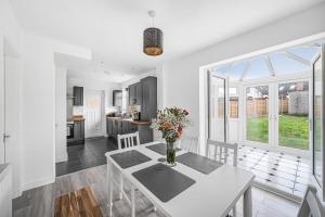 Χώρος καθιστικού στο 3-Bed, Sleeps 6, Near M1/M62