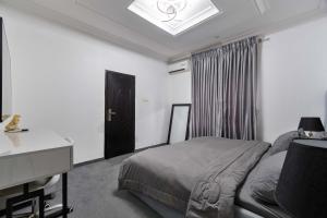 a bedroom with a bed and a skylight at Tastefully Furnished 3 Bedroom apartment in Lekki