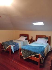 a room with two beds in a room at Casa Câmara in Arco da Calheta