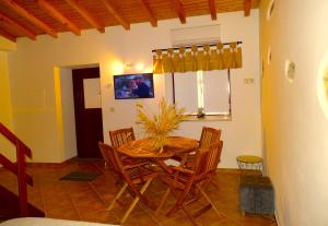 TV a/nebo společenská místnost v ubytování HERDADE VALE DE GAIOS by Stay in Alentejo
