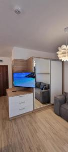 TV a/nebo společenská místnost v ubytování Studio CASCADAS FAMILY RESORT + 9 fotografií