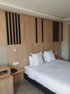 Voodi või voodid majutusasutuse HOTEL CAFE PALAIS SALAM , Beni Mellal toas