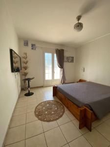 a bedroom with a large bed and a window at lé z'orangines in Saint-Benoît