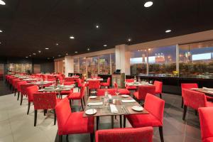 Restaurace v ubytování Wyndham Costa del Sol Lima Airport