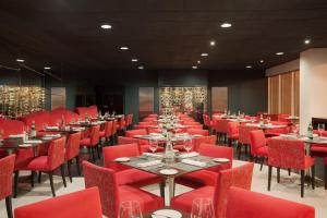 Restaurace v ubytování Wyndham Costa del Sol Lima Airport