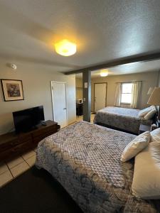 Postel nebo postele na pokoji v ubytování Sportsman Motel