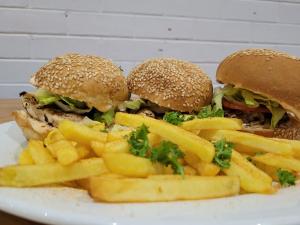 een bord met twee broodjes en frietjes bij TRASHAVEN - Seaside Haven Backpackers in Durban