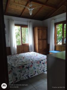 Säng eller sängar i ett rum på Bangalô Kontiki