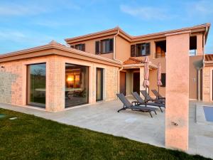 Budova, kde se vila nachází