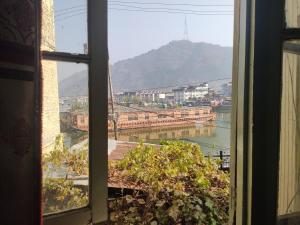 an open window with a view of a river at Lake Boulevard Guest House in Durgjan