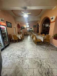 Predel za sedenje v nastanitvi Hotel Bar-Restorant Fresku