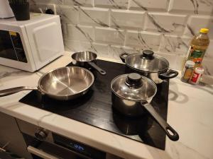 Una cocina o zona de cocina en SuperValue Suite 6 - Fast WiFi, Hotel Linen, Keyless Entry, City only 10 Mins - BY PROPERTY PROMISE