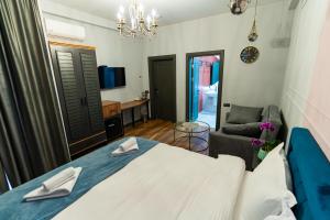 Кровать или кровати в номере Trinity Hotel
