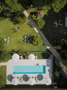 an overhead view of a resort with a swimming pool at Prinsotel La Pineda in Cala Ratjada