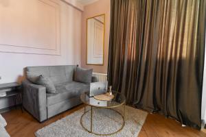Гостиная зона в Trinity Hotel
