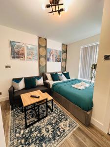 a bedroom with a bed and a couch at R2 - Newly renovated Luxury Private En-Suite Room in Harborne Park Road - Birmingham in Birmingham