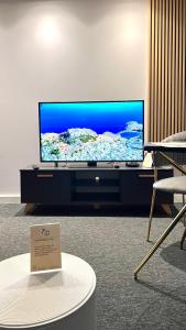 a flat screen tv sitting on top of a table at ZB Apartment GREY Bytom Centrum Piekary Sląskie Siemianowice Chorzów in Bytom