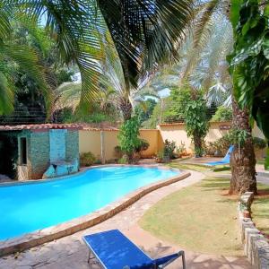 בריכת השחייה שנמצאת ב-Villa Cococaribic Isla Margarita Venezuela או באזור