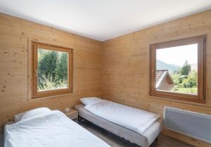 Postel nebo postele na pokoji v ubytování Chalets du Bouchot & Jacuzzi privatif proximité Gerardmer & La Bresse
