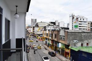 a view of a busy city street with cars and taxis at Hotel El Jardín Cafetero Armenia in Armenia