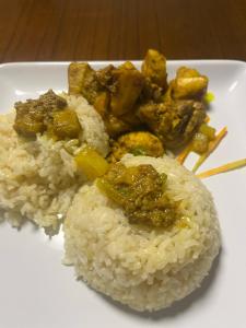 Makanan di atau berdekatan rumah percutian