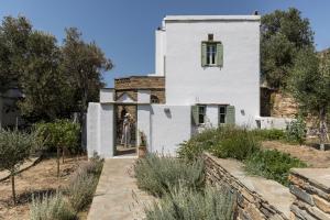 Το κτήριο όπου στεγάζεται  η παραθεριστική κατοικία