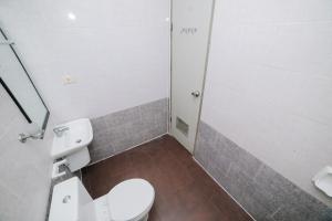 GC Hotel的一间浴室