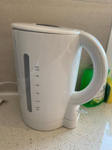 Cosy Secure comfortable for two in Canberra的咖啡和沏茶工具