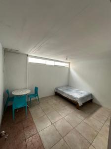 Ein Bett oder Betten in einem Zimmer der Unterkunft UBICACIÓN ESTRATÉGICA