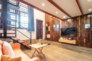 a living room with wooden walls and a flat screen tv at Shanghai Hills&XING 4456 Homestay in Shanghai