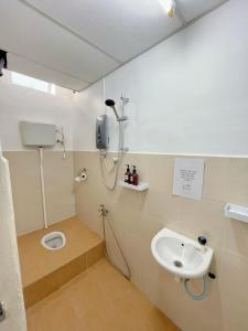 a bathroom with a toilet and a sink at Coliving room renting Homestay Yong Peng in Yong Peng